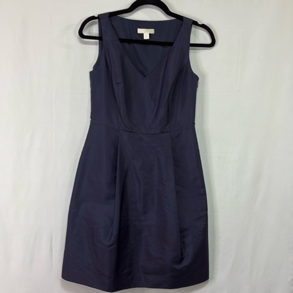 🍡 Ann Taylor navy blue silk V-neck sleeveless box plate dress
